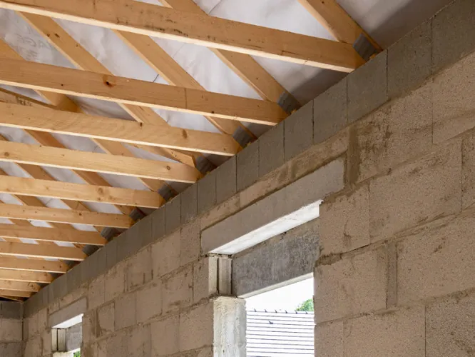 Techniques de construction modernes Mise en place d'éléments préfabriqués en maçonnerie à Marchaux