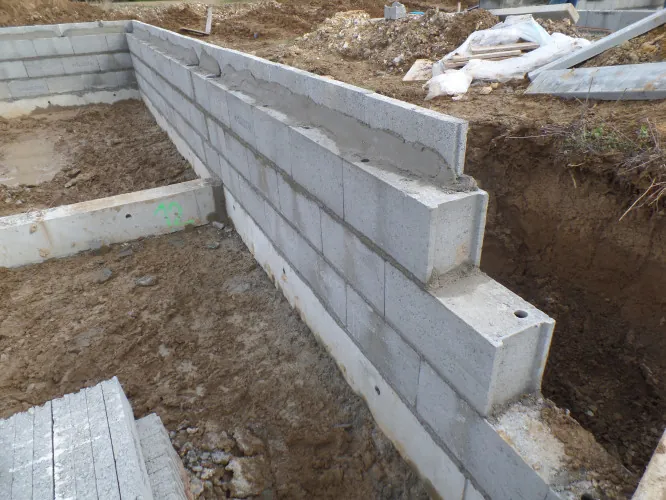 Maçon Franois | Entreprise Maçonnerie & Gros Œuvre | BATI SOLIDE 25 Maçon Franois : Réalisation de soubassement et travaux de maçonnerie pour isolation thermique
